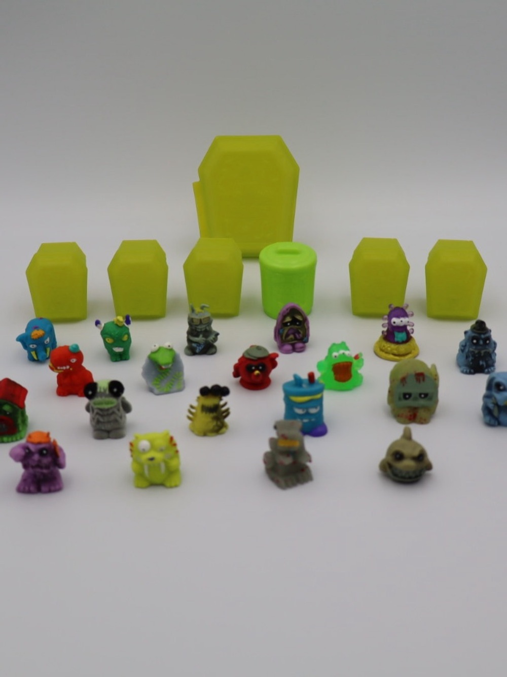 The Trash Pack Series lot of 22 Trashies Moose mini figures - Picture 10 of 10